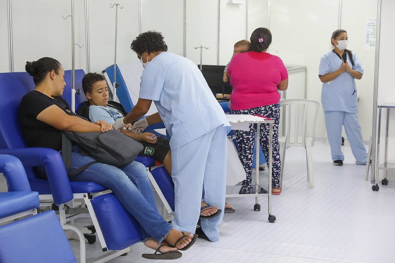 Mais de 4,4 mil pacientes com suspeita de dengue são atendidos pelas novas tendas