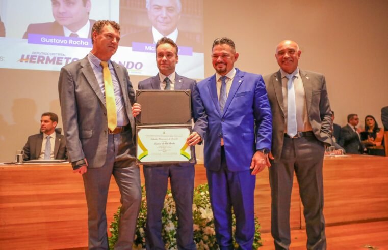 Michel Temer e Gustavo Rocha são homenageados como Cidadãos Honorários de Brasília