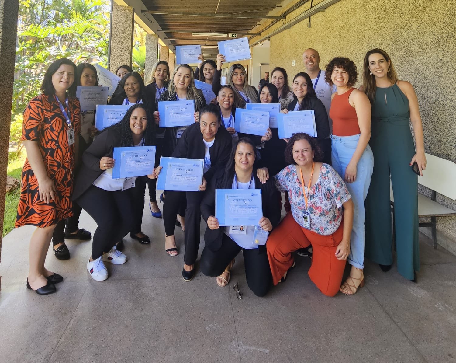 Cuidadoras de idosos recebem certificado de conclusão do curso Cuidadoras de idosos recebem certificado de conclusão do curso