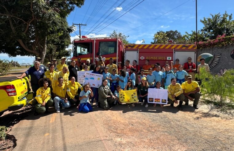 Estudantes participam de blitz educativa para prevenção de incêndios florestais