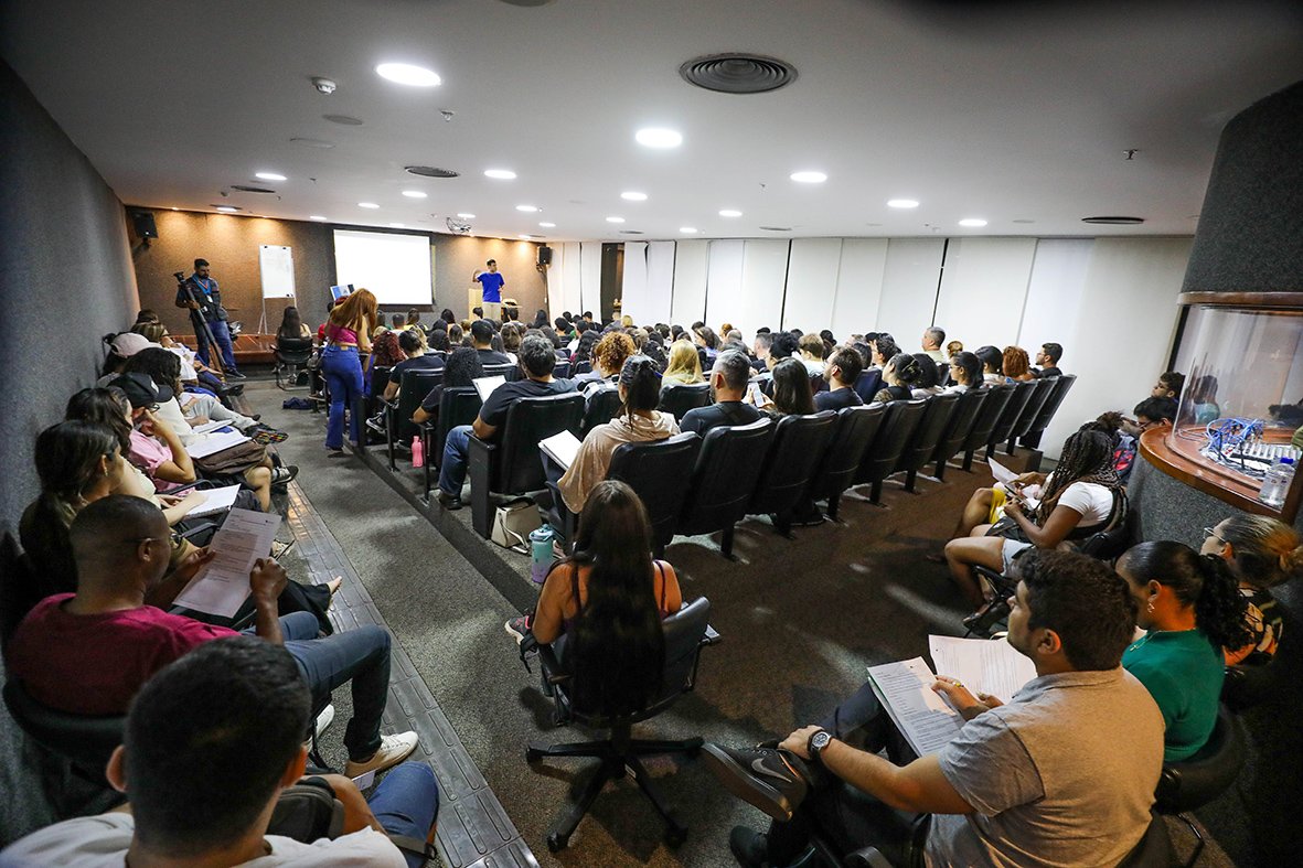 Mais mil pessoas participam de aulões preparatórios para o CNU nas bibliotecas do DF