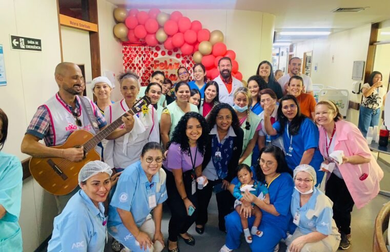 Manhã de homenagens às mães da UTI Pediátrica do HBDF