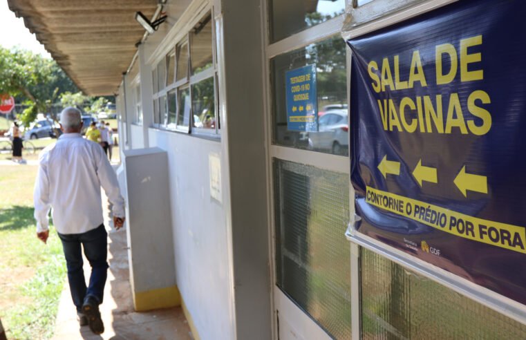 Nova vacina contra a covid-19 começa a ser aplicada nesta quarta (15)