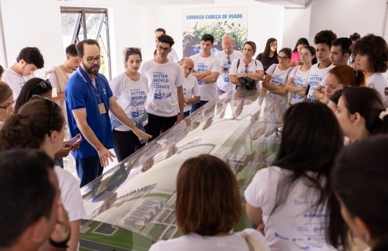 Participantes do Prêmio Jovem da Água de Estocolmo 2024 conhecem estrutura da Caesb