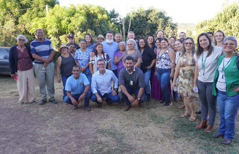 Produtores recebem sistemas de tratamento de esgoto doméstico biodigestor em assentamentos no DF