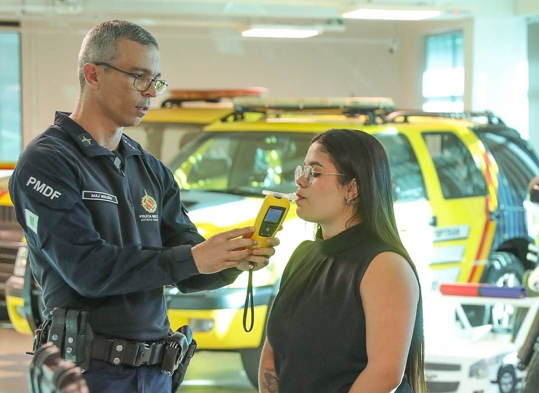 Comer pão de forma pode mesmo afetar o bafômetro? Polícia Militar do DF esclarece Comer pão de forma pode mesmo afetar o bafômetro? Polícia Militar do DF esclarece