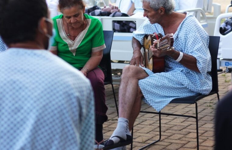 Evento Tardezinha do HSol leva música a pacientes e colaboradores