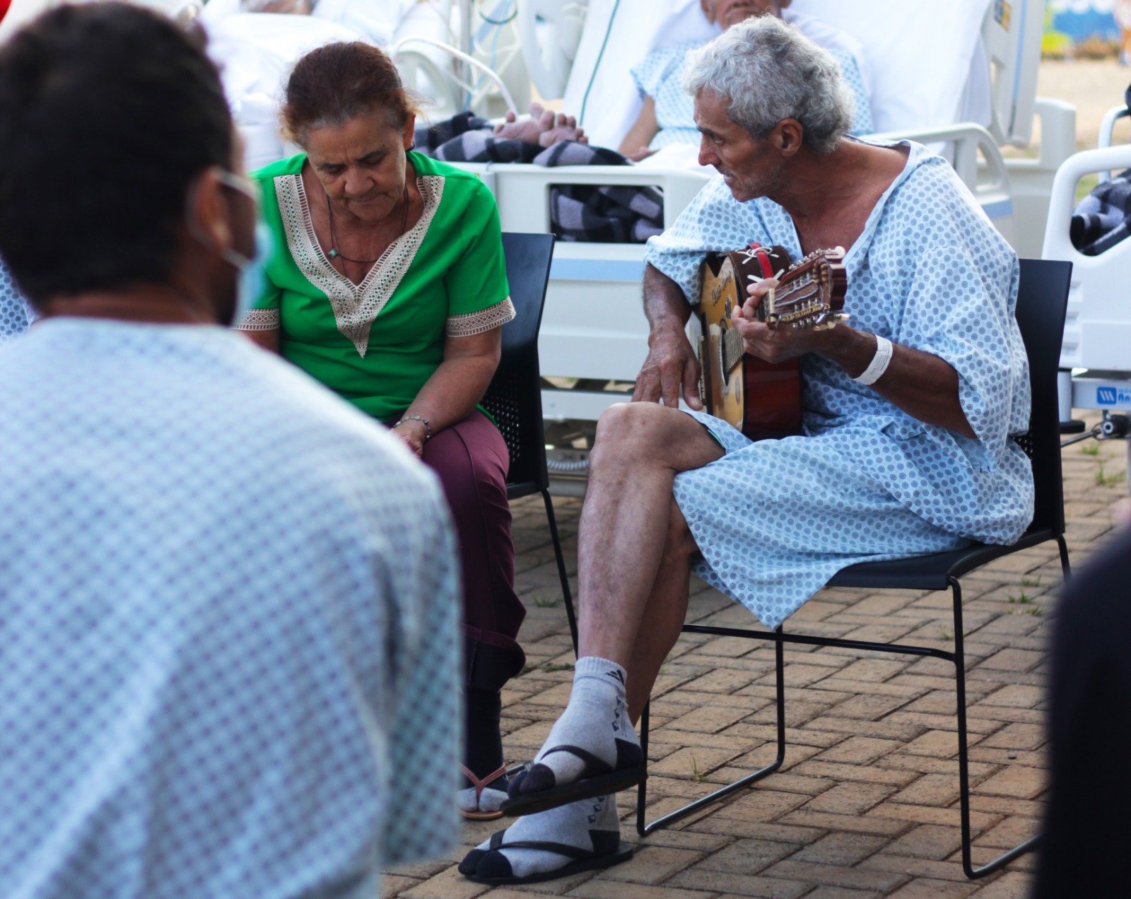 Evento Tardezinha do HSol leva música a pacientes e colaboradores