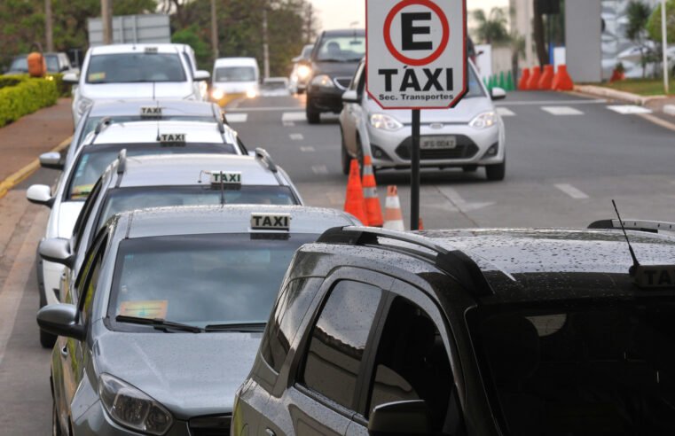 Lei sancionada aumenta idade máxima de táxis no DF para 10 anos