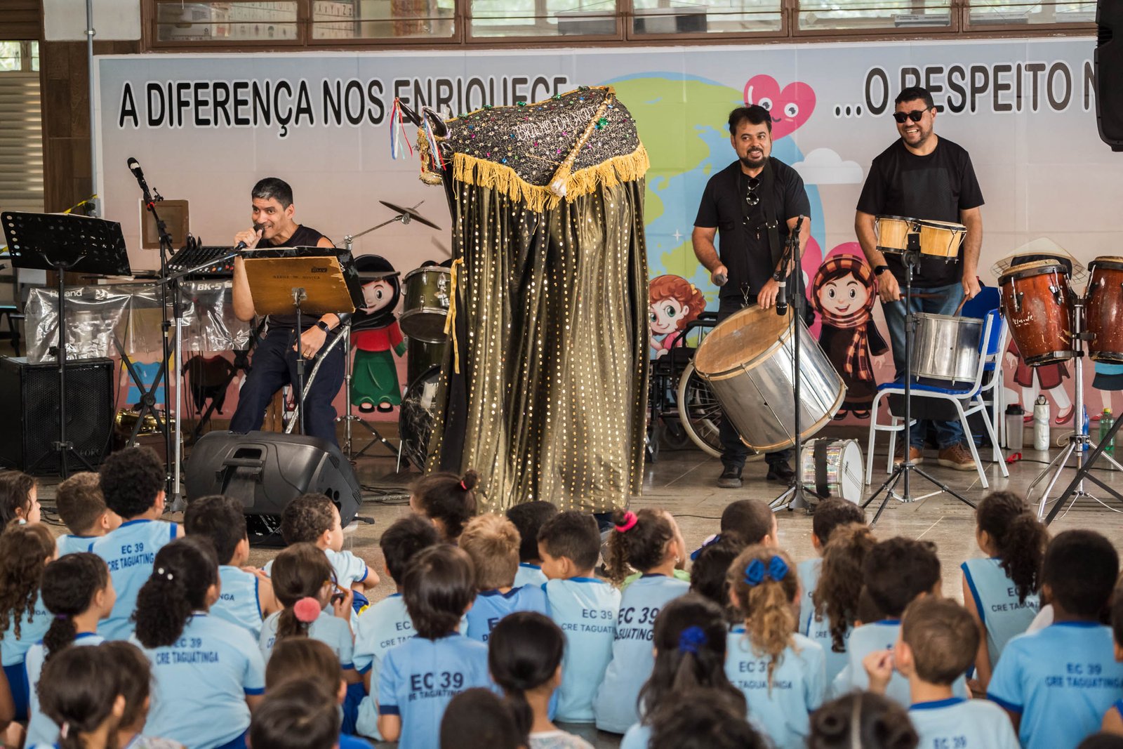 Músicos com deficiência levam alegria para alunos da EC 39 de Taguatinga Músicos com deficiência levam alegria para alunos da EC 39 de Taguatinga