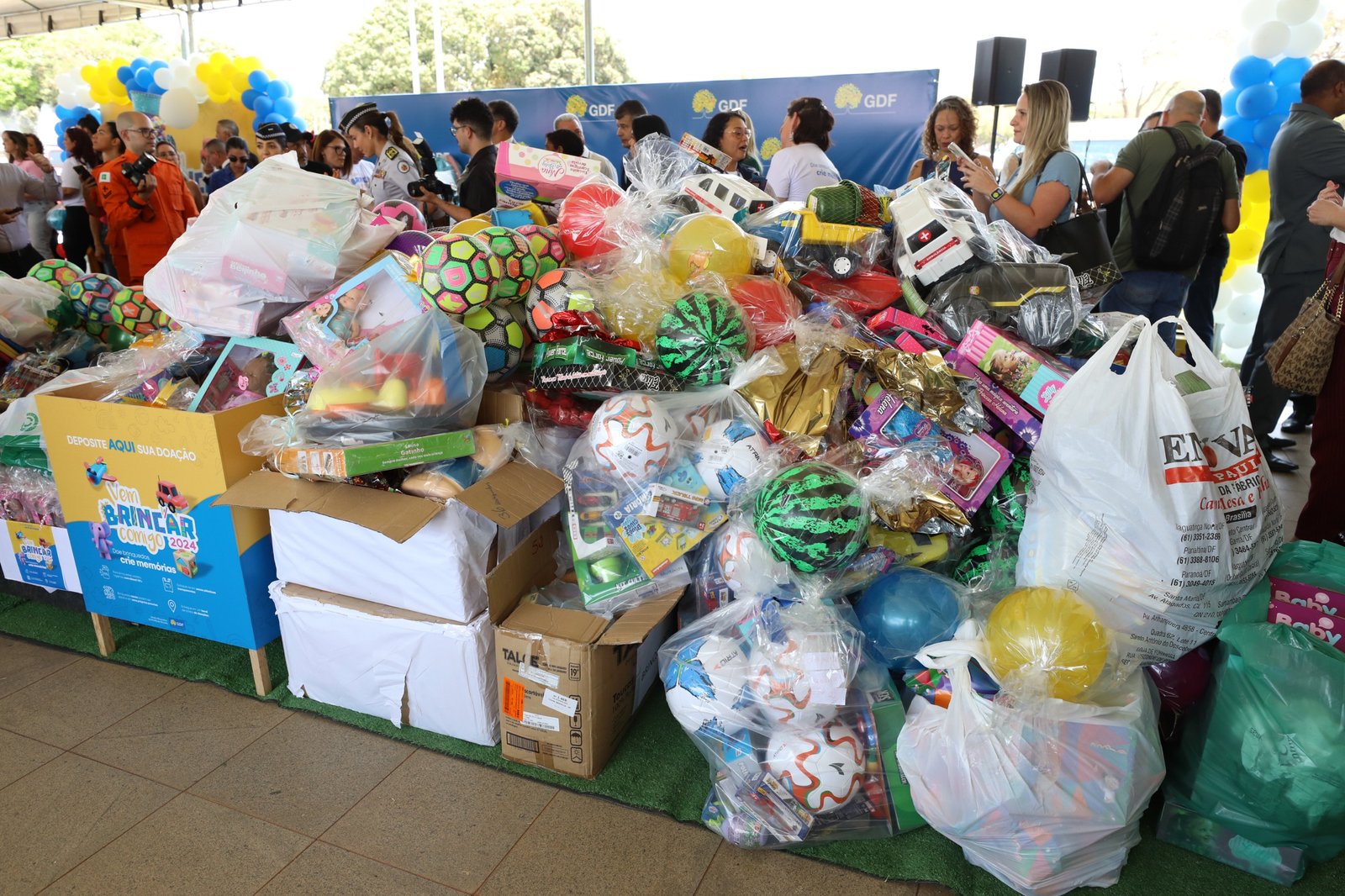 Campanha Vem Brincar Comigo arrecada 20 mil brinquedos e bate recorde Campanha Vem Brincar Comigo arrecada 20 mil brinquedos e bate recorde