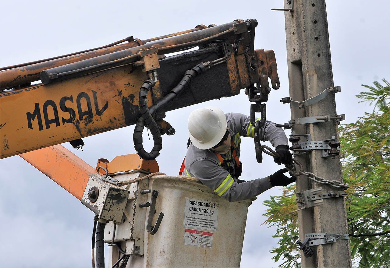 Endereços de Sobradinho e São Sebastião sem energia para manutenção e troca de poste Endereços de Sobradinho e São Sebastião sem energia para manutenção e troca de poste