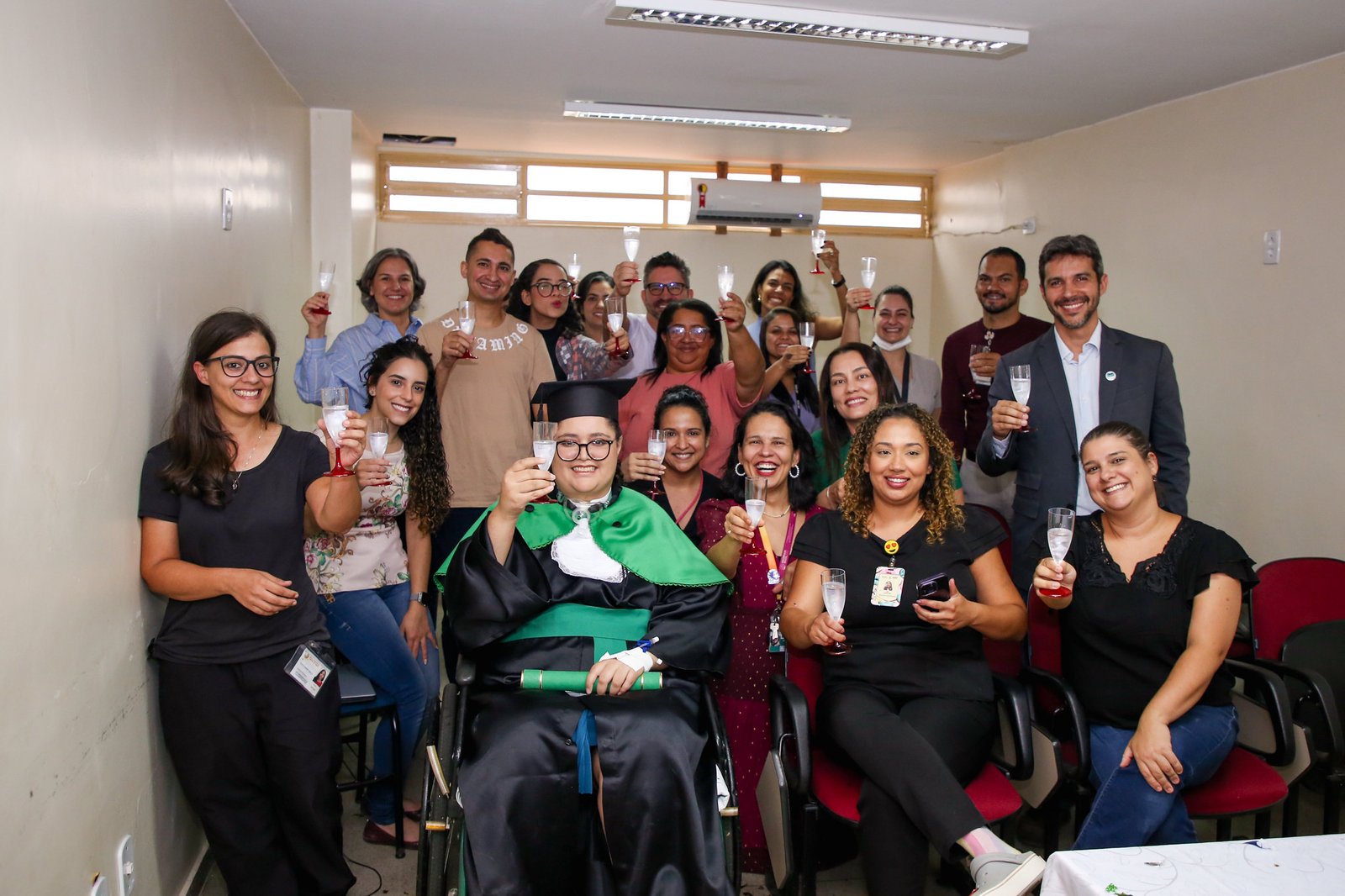 Internada, paciente cola grau no Hospital Regional de Ceilândia Internada, paciente cola grau no Hospital Regional de Ceilândia