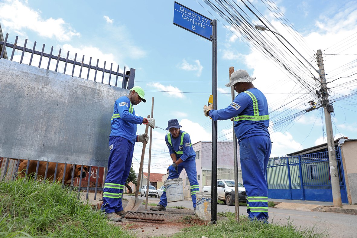 Novas placas de endereçamento são instaladas no Paranoá, que completa 67 anos nesta sexta (25)