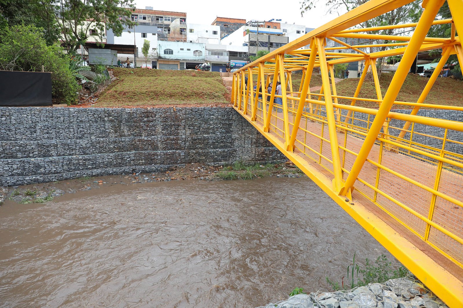 Reforço na estrutura de pontes de acesso à Vila Cauhy traz mais segurança aos moradores Reforço na estrutura de pontes de acesso à Vila Cauhy traz mais segurança aos moradores
