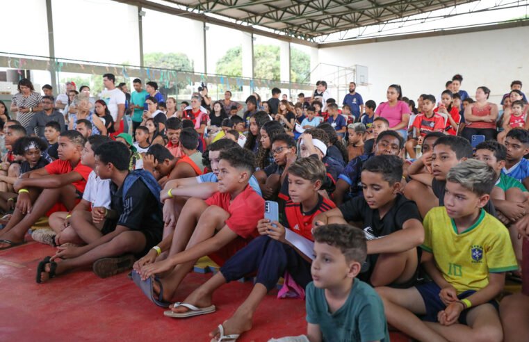 Selecionadas para projeto, crianças do Sol Nascente têm tarde com Zico