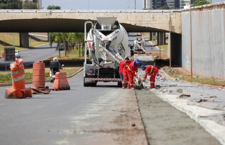 Último trecho da faixa exclusiva de ônibus na W3 Sul começa a ser concretado