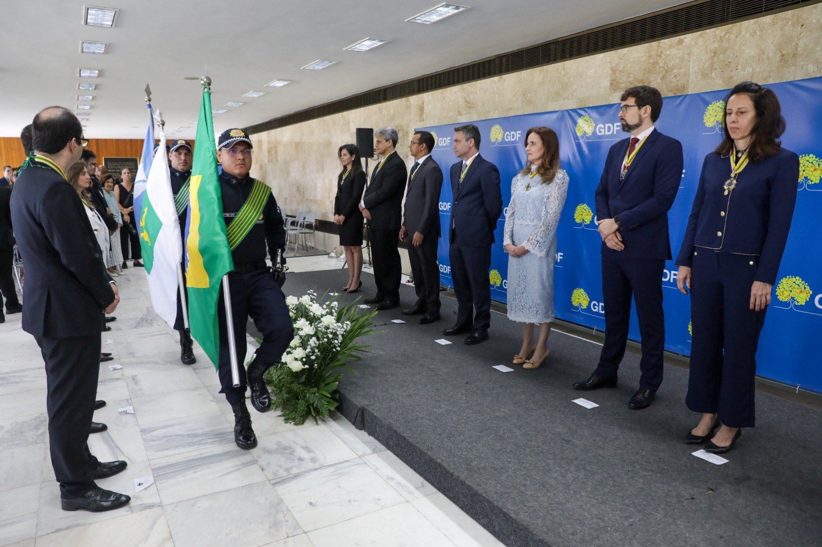 Autoridades e representantes do governo são homenageados com medalha Mérito da PGDF