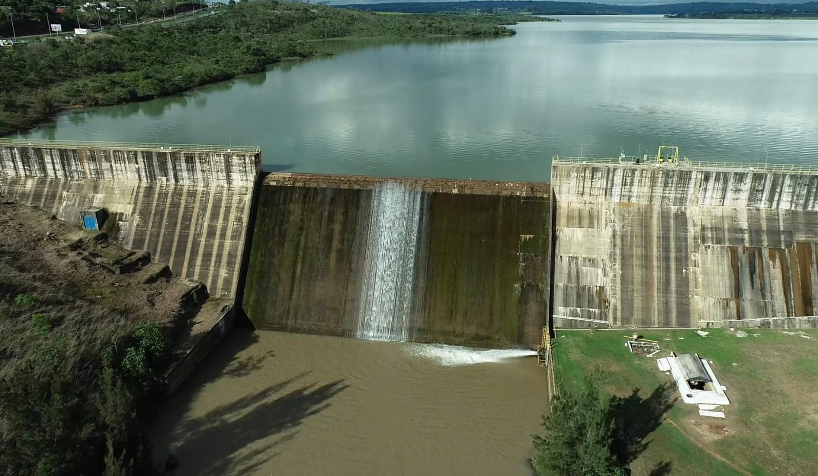 Barragem do Descoberto está cheia e verte mais cedo Barragem do Descoberto está cheia e verte mais cedo