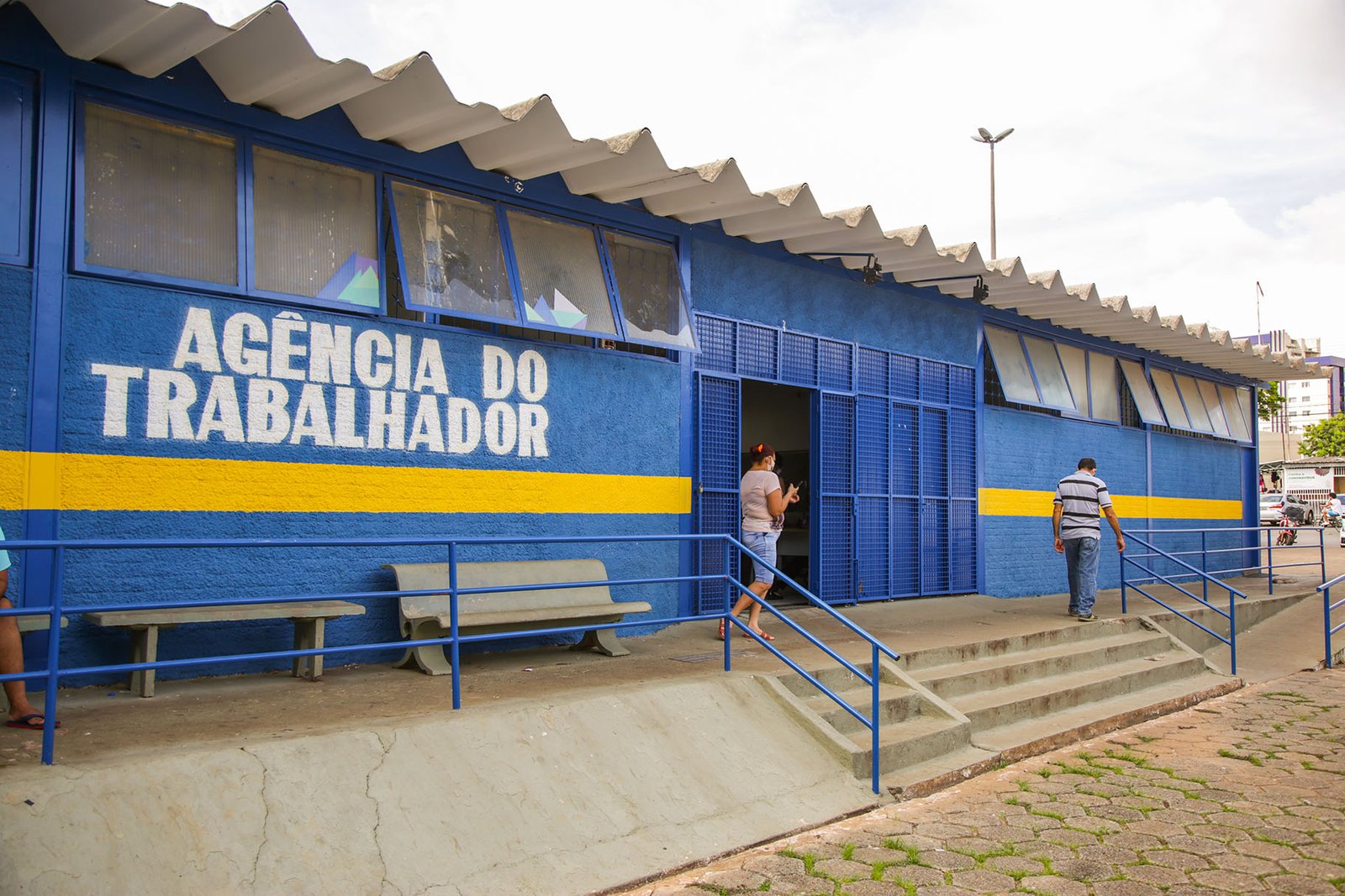 DF oferece 1.233 vagas de emprego com estágio de até R$ 2,5 mil DF oferece 1.233 vagas de emprego com estágio de até R$ 2,5 mil