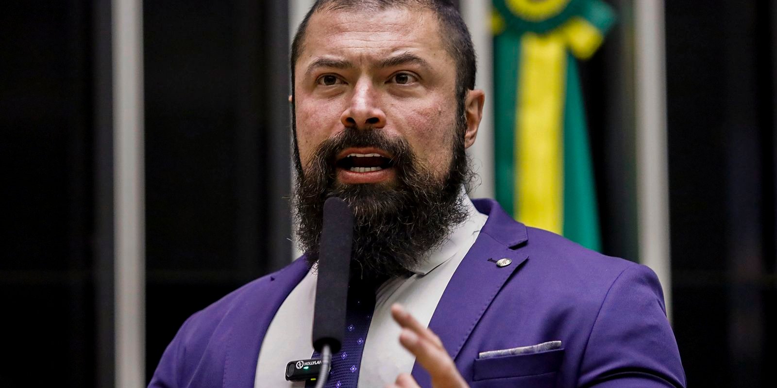 Deputado bolsonarista relatará PEC que limita militares na política