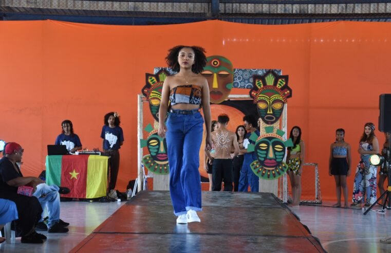 Desfile no CED 308 do Recanto das Emas celebra a cultura afro