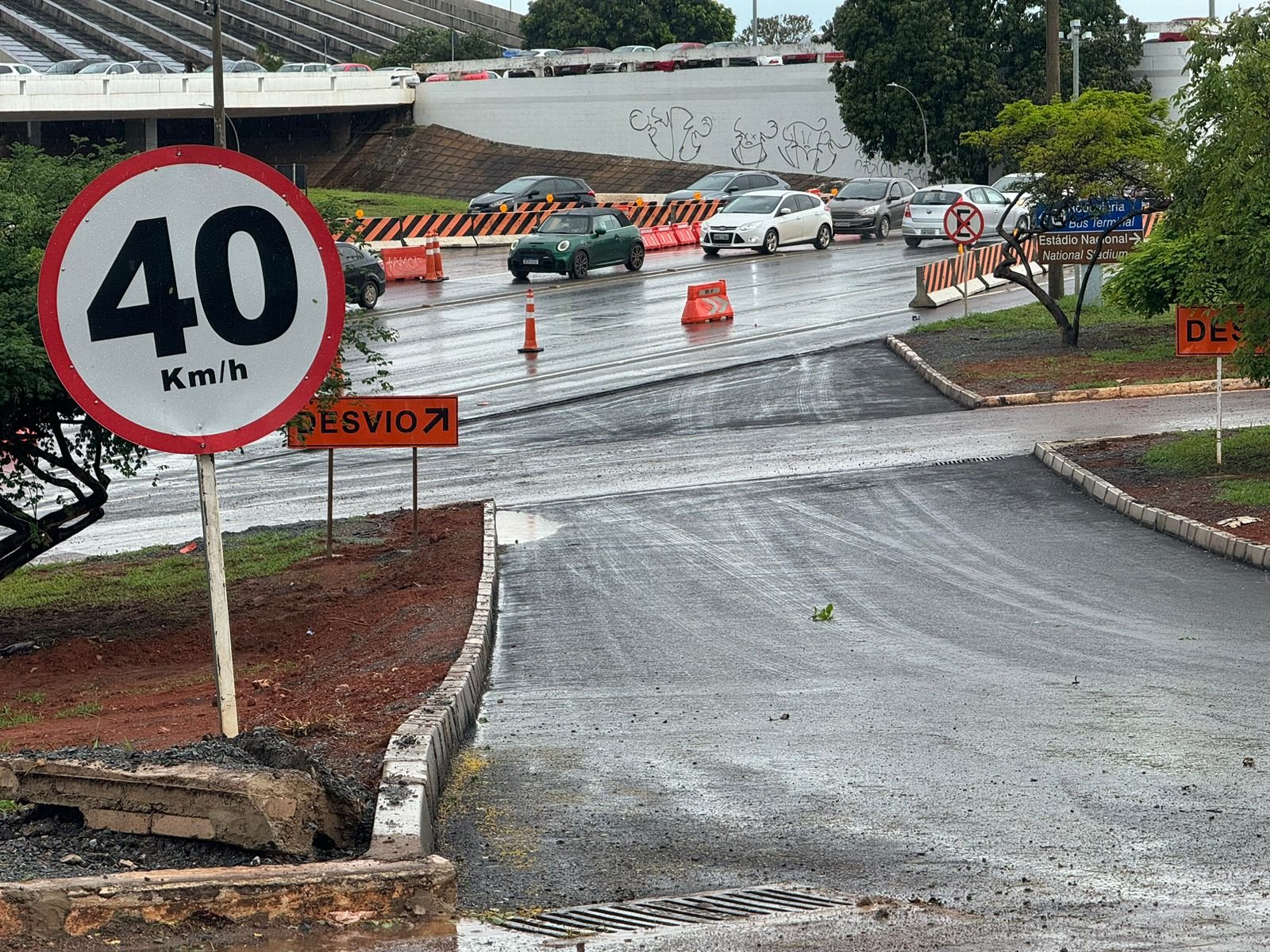 Eixão Norte ganha desvios para desafogar o trânsito na área central de Brasília Eixão Norte ganha desvios para desafogar o trânsito na área central de Brasília