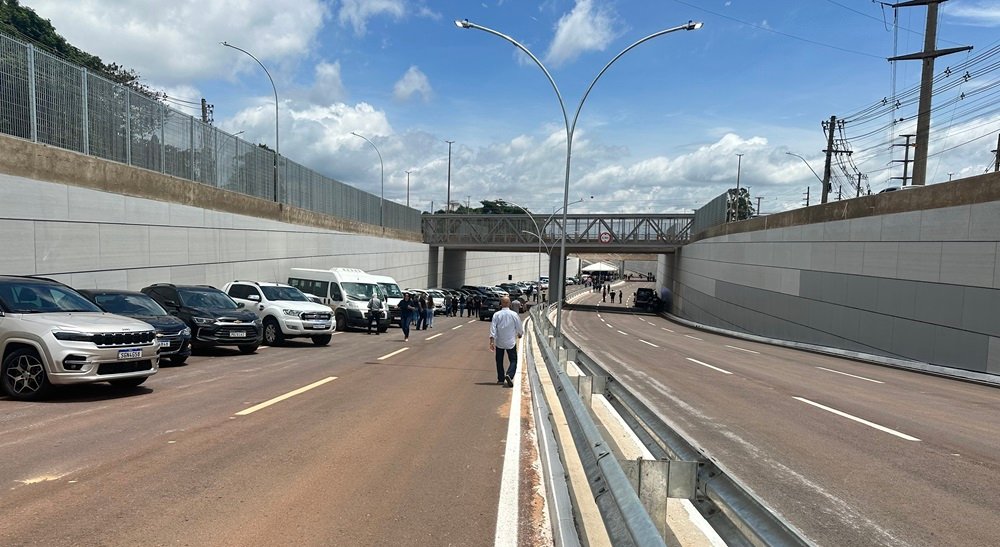 Em dia de festa, Ibaneis e Celina inauguram viaduto do Jardim Botânico