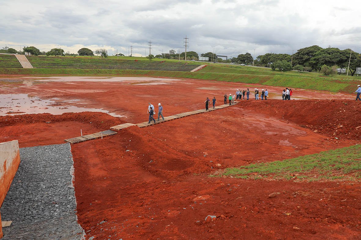 Estudantes de arquitetura visitam obras do Drenar DF Estudantes de arquitetura visitam obras do Drenar DF
