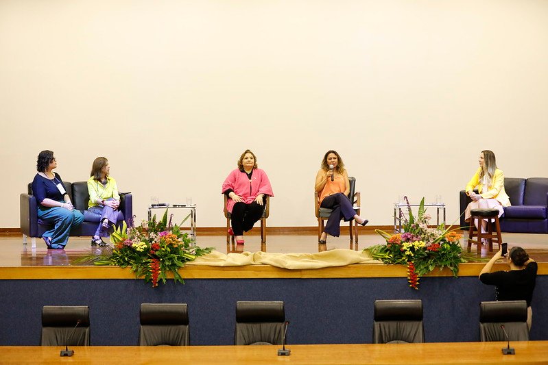 Oficina Regional Centro-Oeste reúne escolas de saúde pública em Brasília
