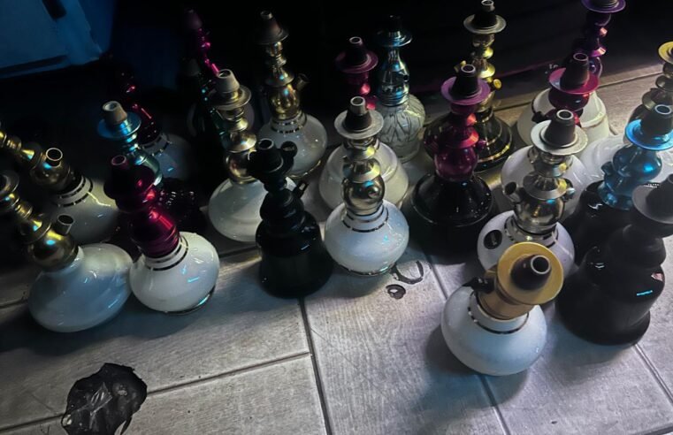 Operações noturnas da Vigilância Sanitária apreendem bebidas clandestinas, narguilés e cigarros eletrônicos