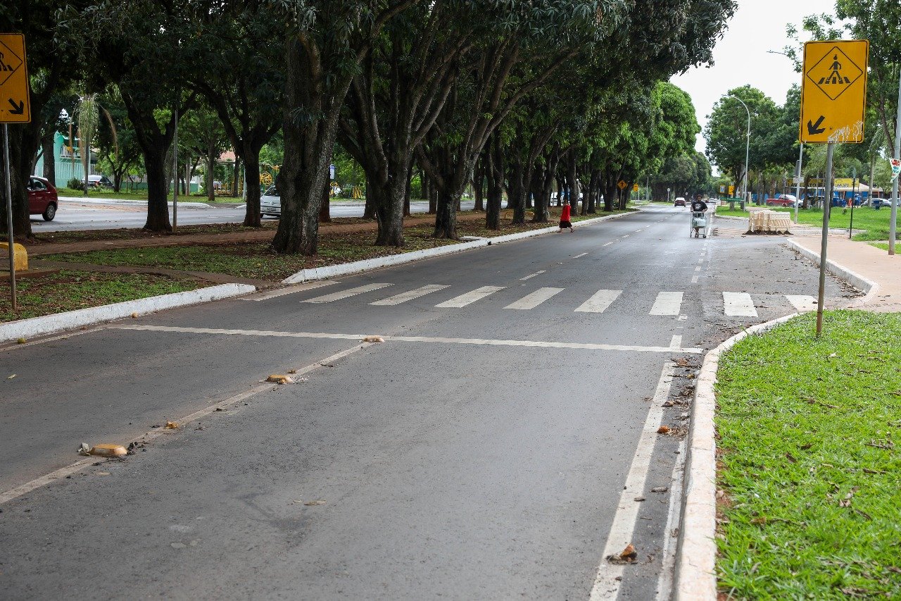 Reformada, Avenida das Mangueiras, no Cruzeiro, ganha faixas de pedestre Reformada, Avenida das Mangueiras, no Cruzeiro, ganha faixas de pedestre
