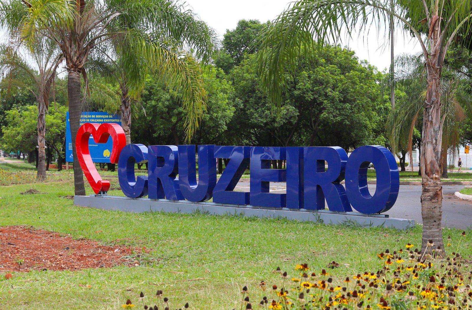 Tradicional corte de bolo comemora os 65 anos do Cruzeiro Tradicional corte de bolo comemora os 65 anos do Cruzeiro