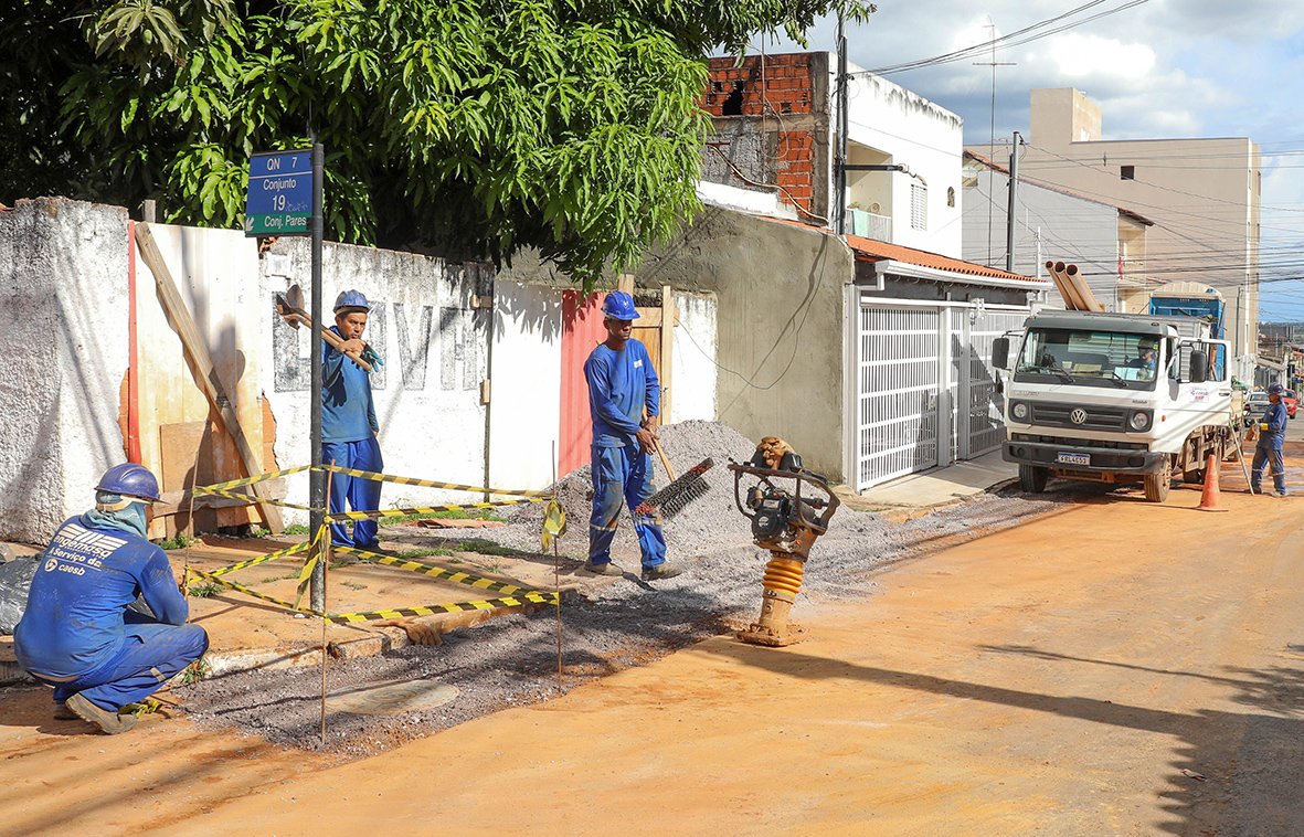 Troca da rede de esgotamento sanitário do Riacho Fundo vai beneficiar 400 famílias