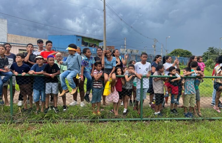 Ação Solidária de Natal reúne famílias e promove cidadania na Estrutural