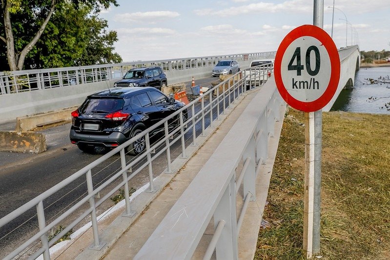 Ação do GDF vai instalar mais de 5 mil novas placas de trânsito em dezembro Ação do GDF vai instalar mais de 5 mil novas placas de trânsito em dezembro