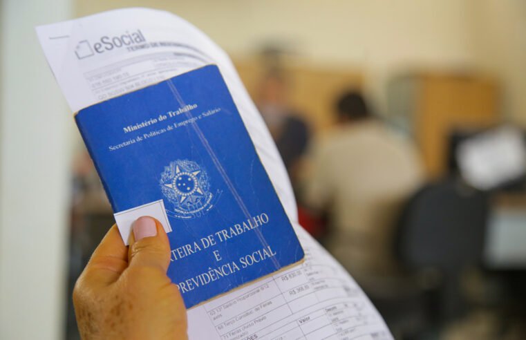 Agências do trabalhador têm mais de mil vagas abertas para segunda (2), com salários de até R$ 6,8 mil