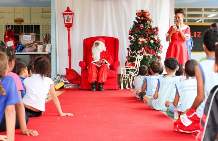 Alunos da rede pública ganham  presentes da campanha Papai Noel dos Correios