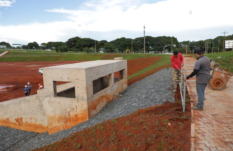 Bacia do Drenar ganha 600 metros de gradis de proteção