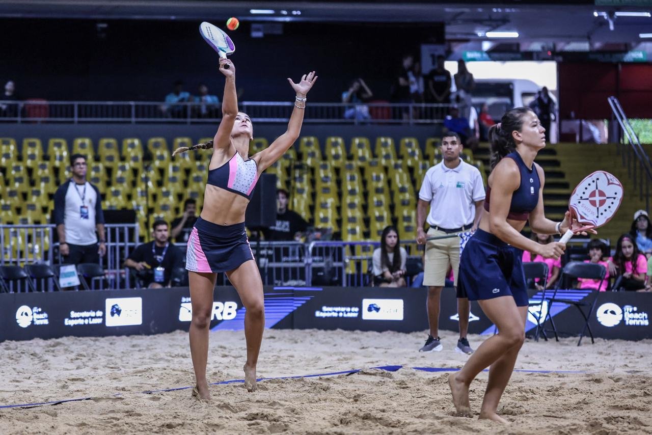 Brasileiros se classificam para as semifinais do ITF Beach Tennis Finals em Brasília Brasileiros se classificam para as semifinais do ITF Beach Tennis Finals em Brasília