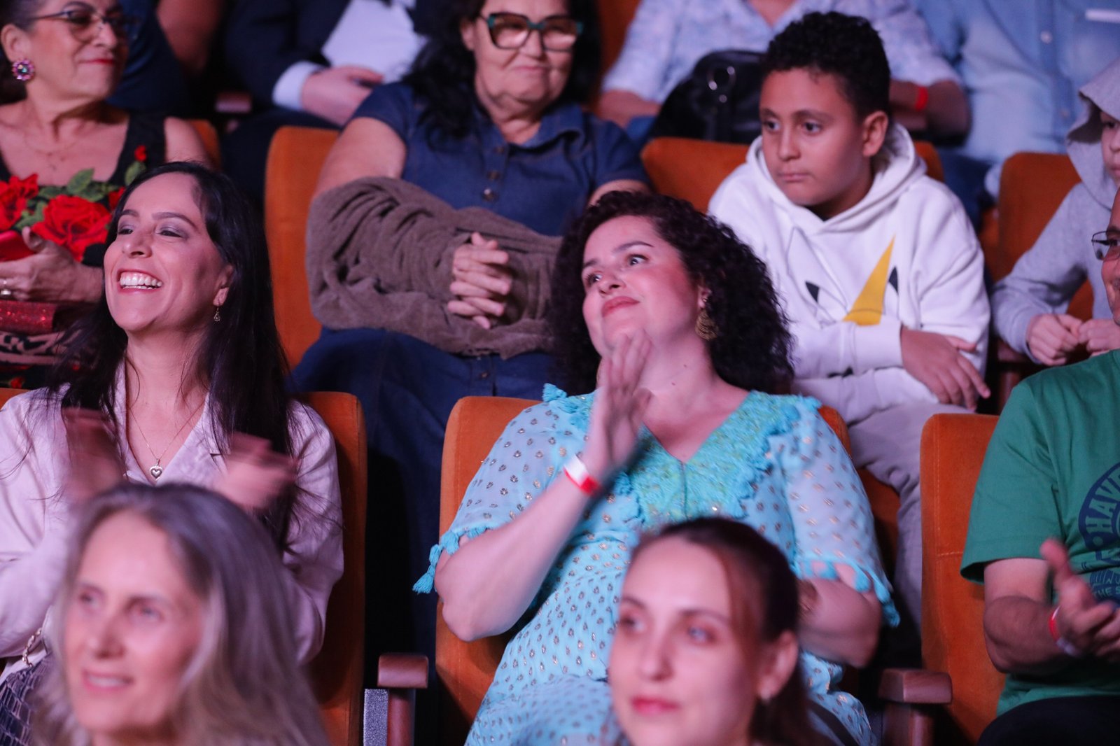 Brasilienses celebram noite no Teatro Nacional com apresentação de Almir Sater