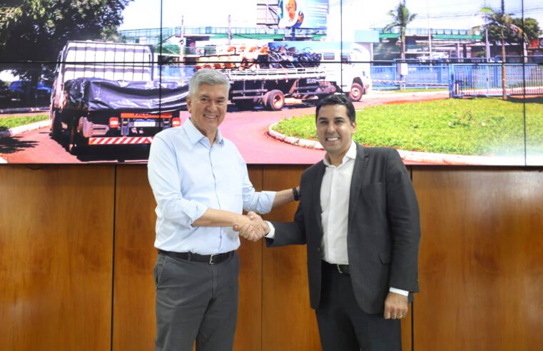 Caesb doa 200 computadores e softwares e mobiliário para o IgesDF