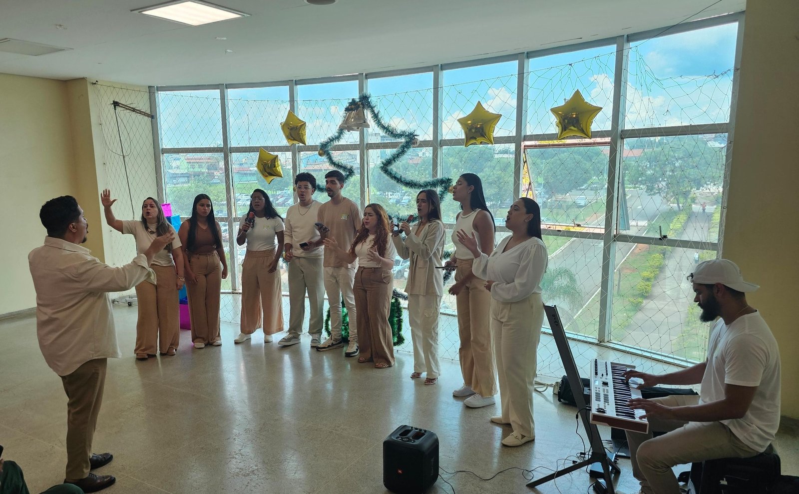 Cantata de Natal emociona pacientes internados do Hospital Regional de Santa Maria