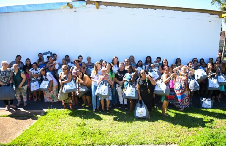 Cinquenta mulheres de Santa Maria recebem bolsas da campanha Fazer o Bem Tá na Moda