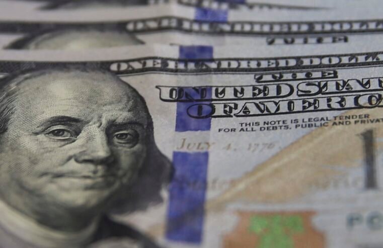 Dólar sobe e data a R$ 6,07; Ibovespa cai abaixo de 126 mil