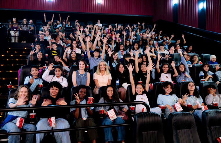 Estudantes do CIL 01 vivenciam experiência cultural ao ver filme em inglês no cinema