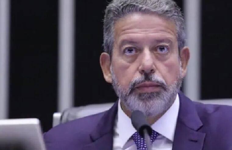 Lira responde a Flávio Dino sobre emendas de R$ 4,2 bilhões