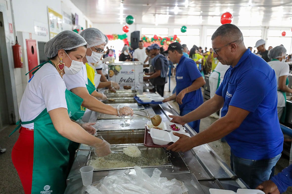 Nosso Natal: 3 mil refeições foram servidas no Restaurante Comunitário da Estrutural Nosso Natal: 3 mil refeições foram servidas no Restaurante Comunitário da Estrutural