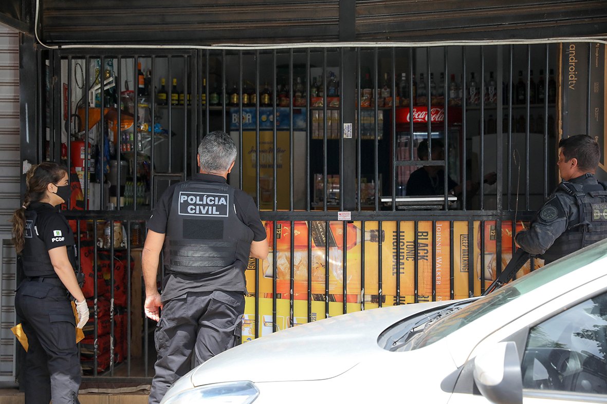 Operação do GDF apreende mais de mil fogos de artifícios vendidos de forma irregular Operação do GDF apreende mais de mil fogos de artifícios vendidos de forma irregular