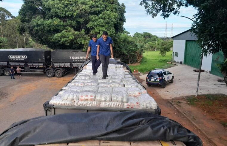 Operações apreendem 51 mil litros de óleo e 51 toneladas de açúcar e bebidas em rodovias do DF